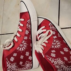 FashionNova Size 13 High Top Converse Style Shoes